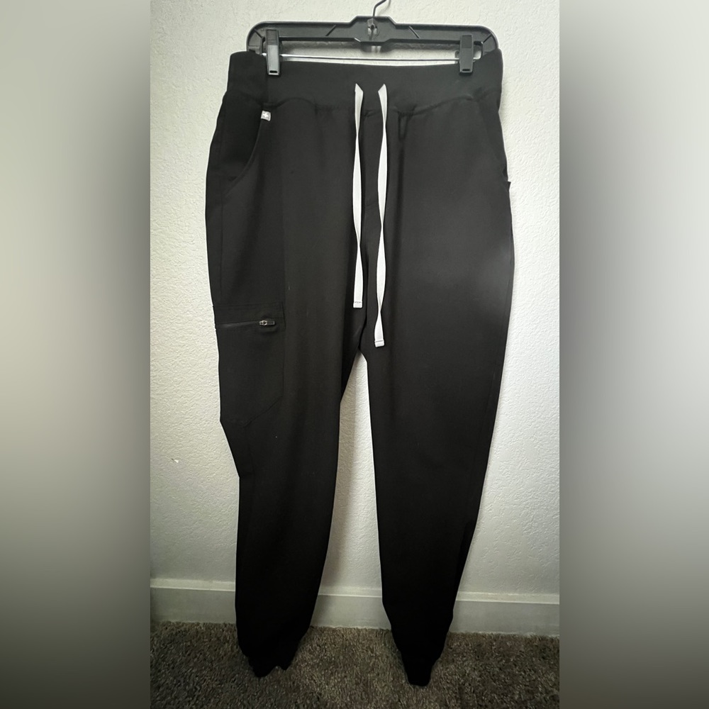 Large Black Figs Zamora Joggers